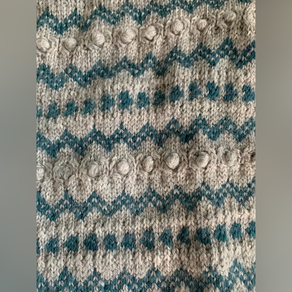 Hand knit (handmade) colourwork wool button down cardigan - Picture 4 of 5